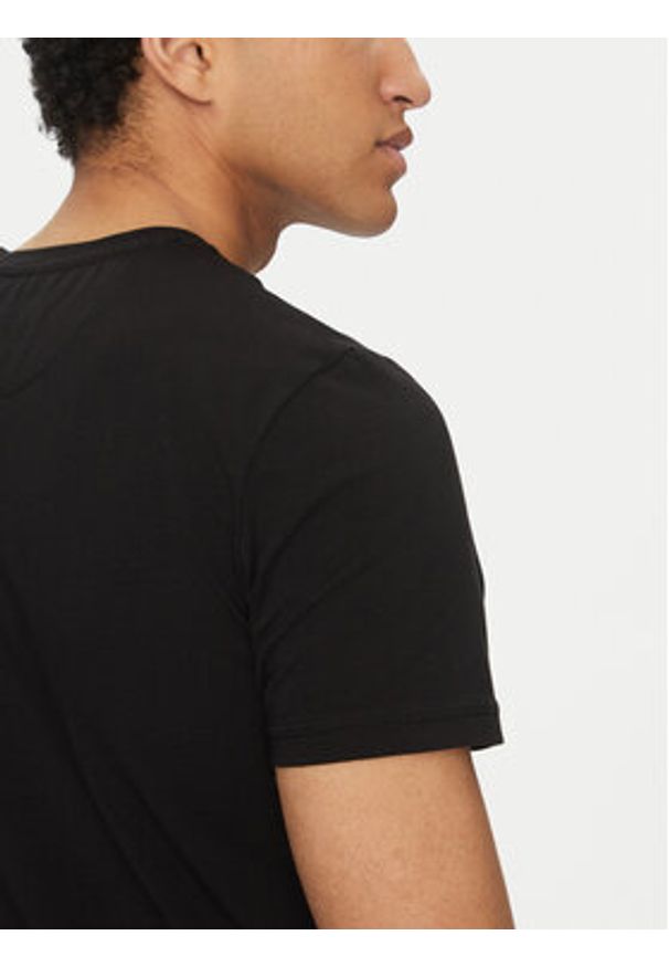 Guess T-Shirt U5GM11 K6YW1 Czarny Regular Fit. Kolor: czarny. Materiał: bawełna