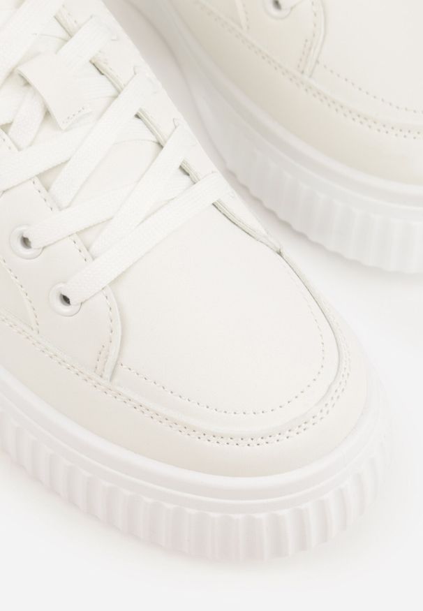 Born2be - Białe Sneakersy na Grubej Podeszwie z Tłoczeniem Zeanidra. Okazja: na co dzień. Kolor: biały. Materiał: jeans