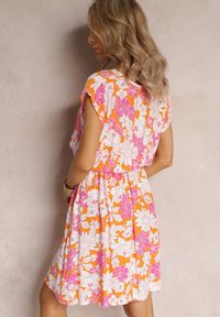 Renee - Pomarańczowa Rozkloszowana Mini Sukienka z Wiskozy w Kwiatowy Print i z Gumką w Pasie Yapta. Kolor: pomarańczowy. Materiał: wiskoza. Wzór: kwiaty, nadruk. Długość: mini