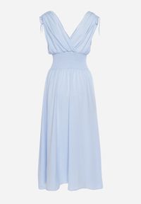 Born2be - Jasnoniebieska Sukienka z Kopertowym Dekoltem na Cienkich Ramiączkach Rozkloszowana Lantia. Okazja: na wesele, na co dzień, na ślub cywilny. Typ kołnierza: dekolt kopertowy. Kolor: niebieski. Materiał: jeans. Długość rękawa: na ramiączkach. Typ sukienki: kopertowe. Styl: casual, sportowy #6