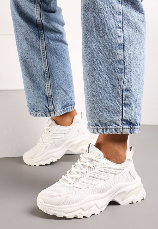 Renee - Białe Sneakersy na Tłoczonej Podeszwie z Siateczkowymi Wstawkami Amrogia. Kolor: biały