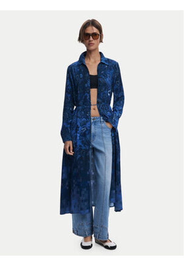 Desigual Sukienka koszulowa Licuado 25WWVW23 Niebieski Regular Fit. Kolor: niebieski. Materiał: wiskoza. Typ sukienki: koszulowe