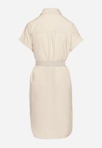 Born2be - Beżowa Sukienka Koszulowa z Bawełną z Ozdobnym Paskiem i Kieszeniami Efrissa. Okazja: na spotkanie biznesowe. Kolor: beżowy. Materiał: bawełna. Długość rękawa: długi rękaw. Typ sukienki: koszulowe. Styl: biznesowy, elegancki, klasyczny #4