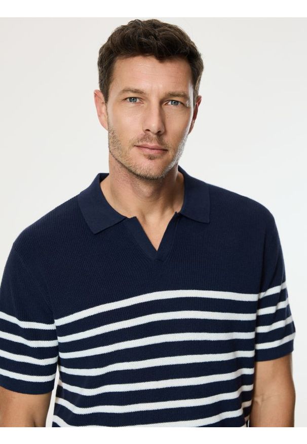 Reserved - Koszulka polo z dodatkiem lnu - granatowy. Typ kołnierza: polo. Kolor: niebieski. Materiał: len