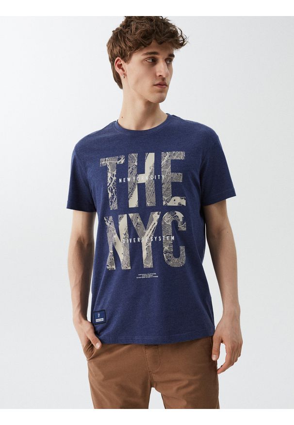 Diverse - T-shirt męski z nadrukiem NY CITY 01 S1830 - - Rozmiar: XL. Kolor: czarny. Materiał: poliester, bawełna. Wzór: nadruk