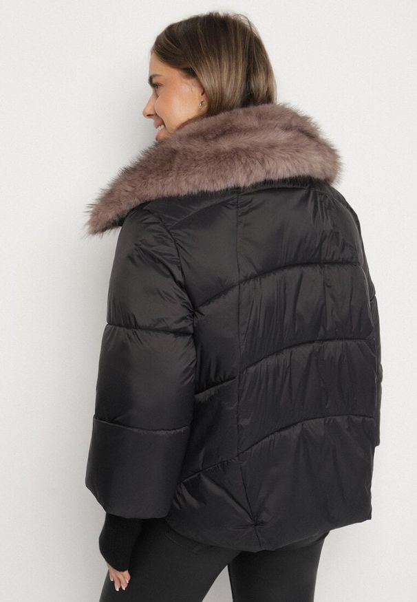 Born2be - Czarna Pikowana Kurtka Oversize z Futrzanymi Zdobieniami Saranessa. Okazja: na co dzień. Kolor: czarny. Materiał: futro. Wzór: aplikacja. Styl: casual