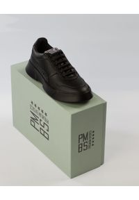 PREMIUM BASICS - Czarne sneakersy z wegańskiej skóry Night Black. Nosek buta: okrągły. Kolor: czarny. Materiał: materiał. Szerokość cholewki: normalna. Wzór: aplikacja #2