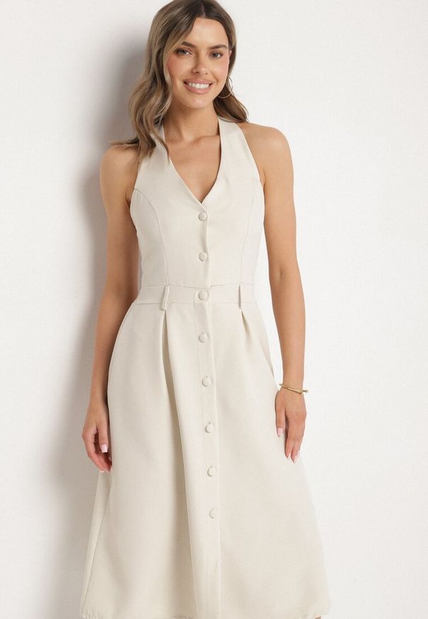 Born2be - Biała Sukienka na Szyję z Ozdobnymi Guzikami Folorea. Kolor: biały