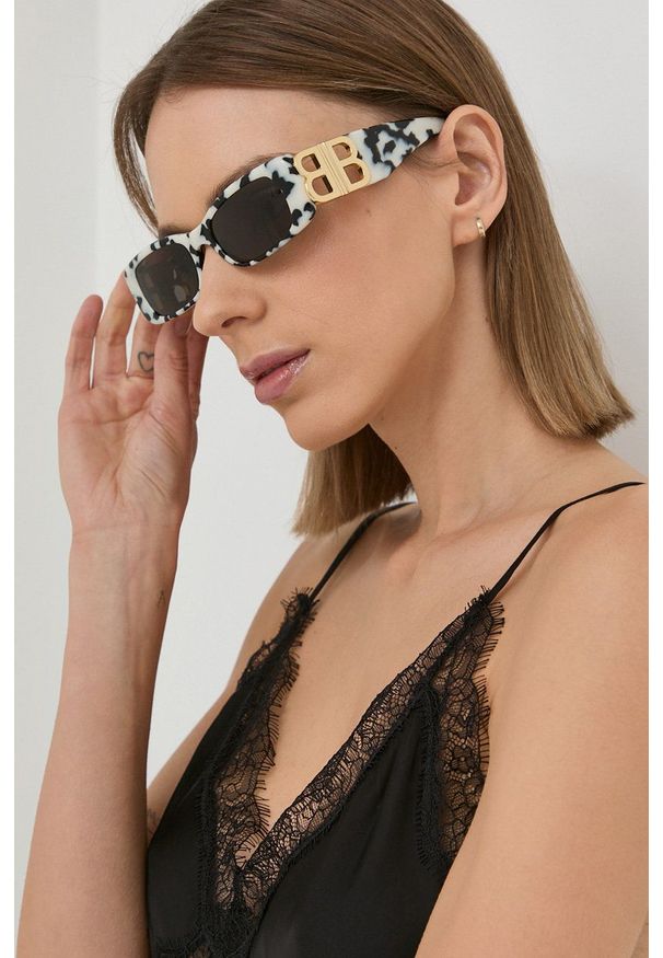 Balenciaga okulary przeciwsłoneczne damskie kolor szary. Kształt: prostokątne. Kolor: szary