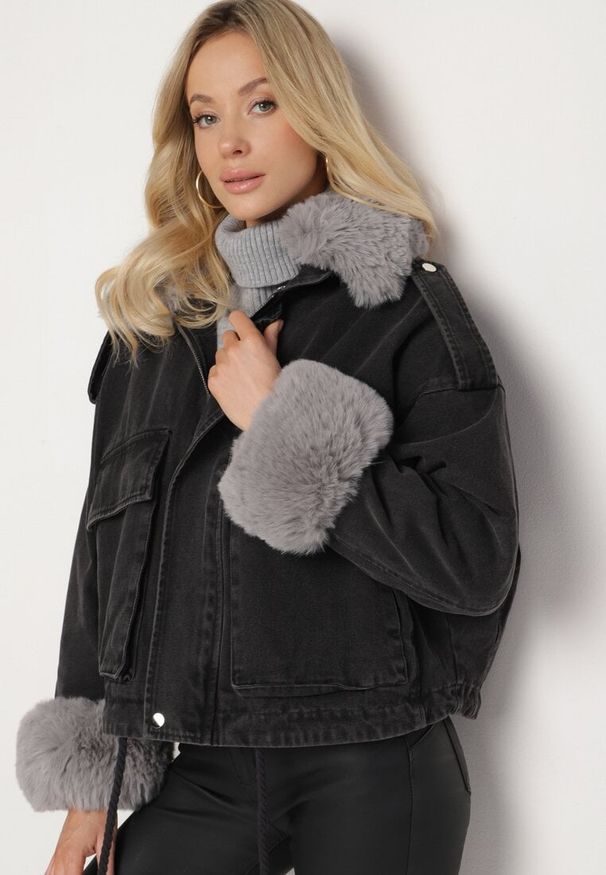 Born2be - Ciemnoszara Ocieplana Kurtka Jeansowa o Pudełkowym Kroju z Futrzanymi Wstawkami Dolamia. Okazja: na co dzień. Kolor: szary. Materiał: jeans, futro. Styl: sportowy, elegancki, casual