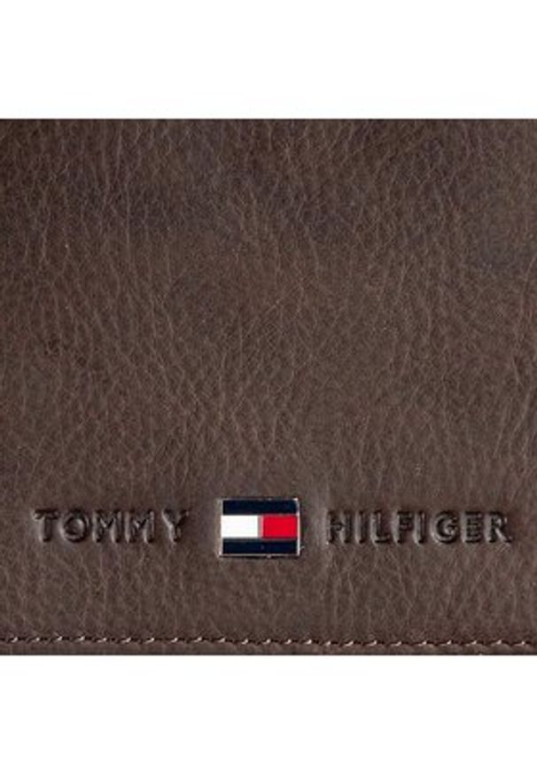 TOMMY HILFIGER - Tommy Hilfiger Duży Portfel Męski Johnson Cc Flap And Coin Pocket AM0AM00660/82566 Brązowy. Kolor: brązowy. Materiał: nubuk, skóra