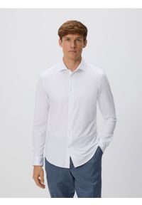 Reserved - Koszula slim fit - biały. Kolor: biały. Materiał: dzianina. Wzór: gładki