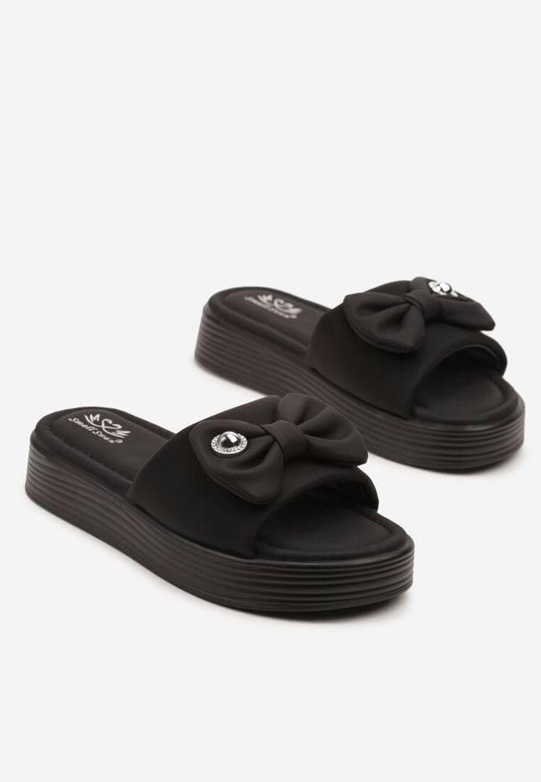 Born2be - Czarne Klapki na Grubej Podeszwie z Kokardką Meradriella. Kolor: czarny. Wzór: aplikacja. Styl: elegancki