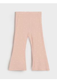 Sinsay - Spodnie - różowy. Kolor: różowy. Materiał: dzianina, prążkowany. Długość: długie. Wzór: kropki #1
