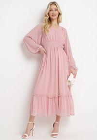 Born2be - Różowa Sukienka Koktajlowa z Bufiastymi Rękawami Falbankami i Ozdobnymi Guzikami Binxa. Typ kołnierza: kołnierz z falbankami. Kolor: różowy. Styl: wizytowy #7