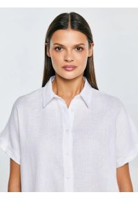 Big-Star - Koszula damska lniana biała Riore 101. Okazja: na spacer, na plażę. Typ kołnierza: kołnierzyk klasyczny. Kolor: biały. Materiał: len. Długość rękawa: krótki rękaw. Długość: krótkie. Sezon: lato. Styl: klasyczny, wakacyjny, elegancki #5