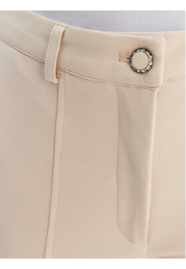 Guess Spodnie materiałowe W6RB11 KCMU2 Beżowy Straight Leg. Kolor: beżowy. Materiał: syntetyk