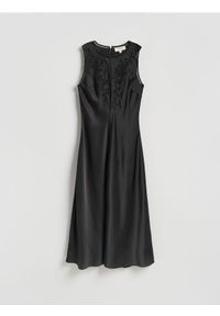 Reserved - Sukienka midi z ażurowymi wstawkami - ciemnobrązowy. Kolor: brązowy. Materiał: wiskoza, tkanina. Wzór: ażurowy. Długość: midi #1