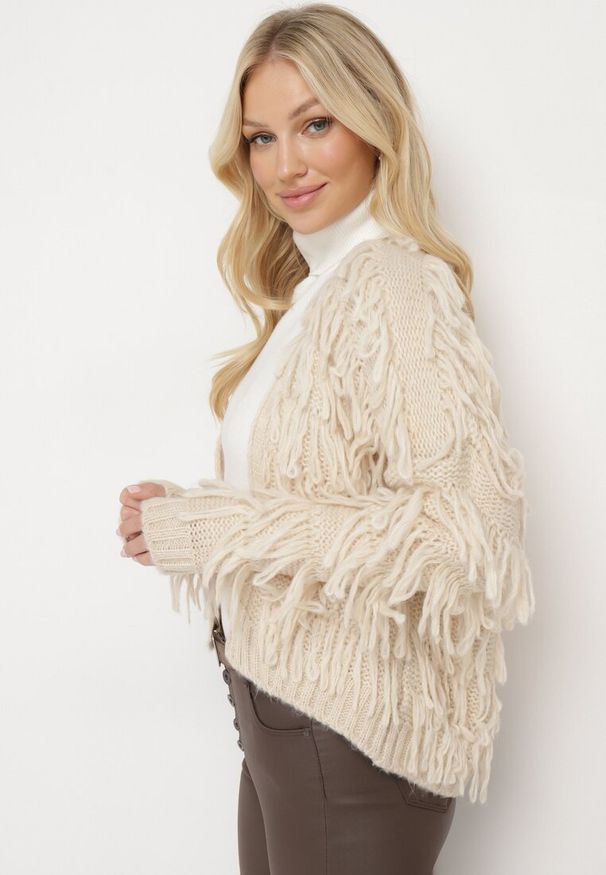 Born2be - Jasnobeżowy Kardigan Niezapinany z Frędzlami Sesunatri. Kolor: beżowy