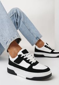 Born2be - Czarno-Białe Sznurowane Sneakersy na Grubej Podeszwie z Błyszczącymi Wstawkami Voluma. Kolor: czarny. Materiał: jeans. Wzór: aplikacja #1