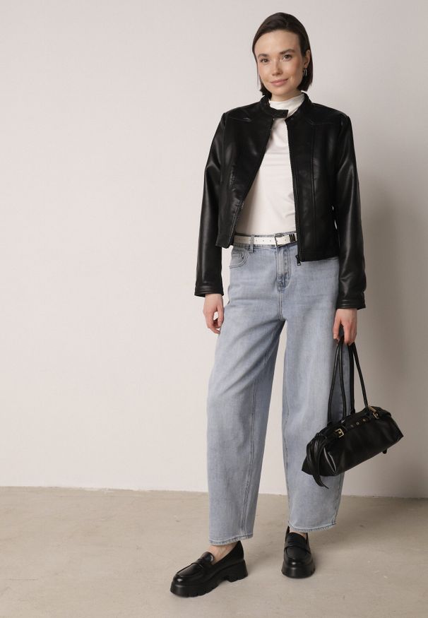 Born2be - Czarna Kurtka Ramoneska o Taliowanym Kroju ze Stójką Fezinia. Okazja: na co dzień. Typ kołnierza: kołnierzyk stójkowy. Kolor: czarny. Materiał: jeans, poliester. Styl: elegancki, casual