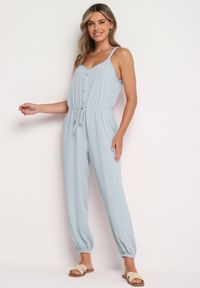 Born2be - Jasnoniebieski Bawełniany Kombinezon na Regulowanych Ramiączkach ze Ściągaczem w Talii Beamla. Okazja: na co dzień. Kolor: niebieski. Materiał: bawełna. Długość rękawa: na ramiączkach. Długość: długie. Styl: elegancki, casual, klasyczny #1