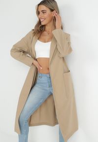 Born2be - Beżowy Płaszcz Oversize z Wiązanym Paskiem Ziyanna. Kolor: beżowy. Materiał: materiał. Długość: długie. Wzór: aplikacja #2