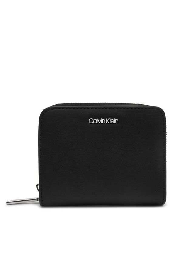 Calvin Klein Mały Portfel Damski Ck Must Medium Zip Around Wallet K60K611937 Czarny. Kolor: czarny. Materiał: skóra