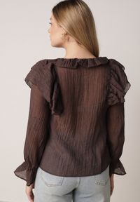 Born2be - Brązowa Bluzka z Lyocellem Ozdobiona Falbanami i Wiązaniem Esathra. Okazja: na co dzień. Kolor: brązowy. Materiał: jeans. Wzór: aplikacja. Styl: casual, elegancki #2
