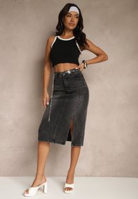 Renee - Czarna Jeansowa Spódnica z Bawełny z Łańcuchem Lilurea. Okazja: na co dzień. Kolor: czarny. Materiał: bawełna, jeans. Styl: klasyczny, elegancki, casual