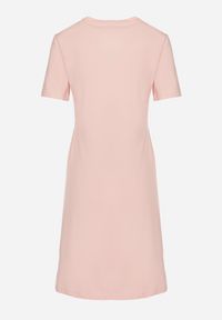 Born2be - Różowa Bawełniana Sukienka o Kroju Typu T-shirt Zdobiona Nadrukiem Nevolira. Okazja: na co dzień. Kolor: różowy. Materiał: bawełna. Wzór: aplikacja, nadruk. Styl: klasyczny, elegancki, casual