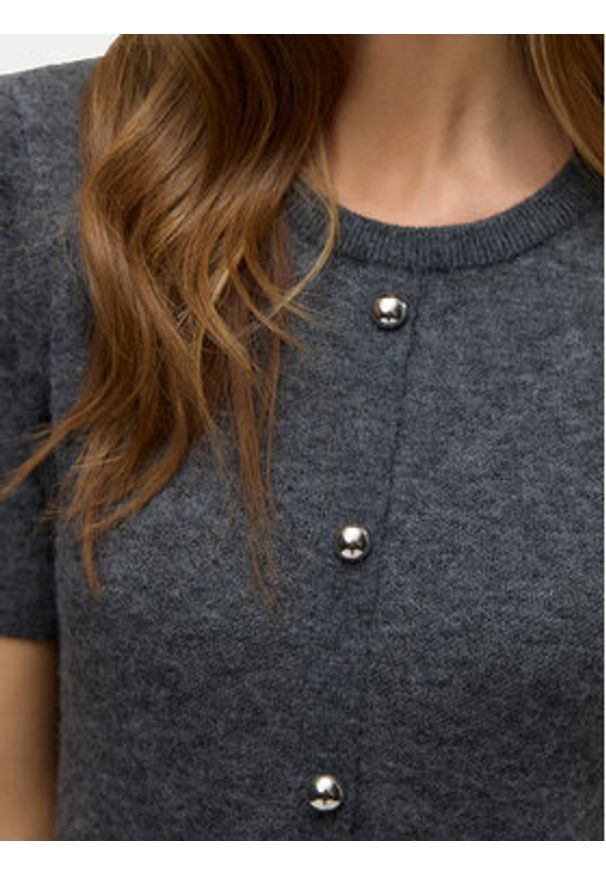 Vero Moda Sukienka dzianinowa Johanna 10333908 Szary Standard Fit. Kolor: szary. Materiał: syntetyk