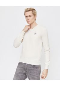 COMME DES GARCONS PLAY - Kremowy sweter z białym sercem. Typ kołnierza: dekolt w serek. Kolor: biały. Materiał: wełna, jeans. Styl: klasyczny #1