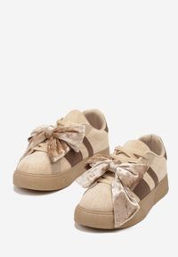 Born2be - Ciemnobeżowe Sneakersy Typu Tenisówki z Welurową Kokardą Anorisse. Okazja: na co dzień. Kolor: beżowy. Materiał: welur #5