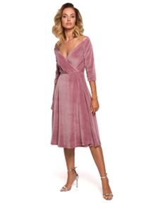 MOE - Rozkloszowana Sukienka z Weluru z Zakładanym Dekoltem - Różowa. Kolor: różowy. Materiał: welur #1