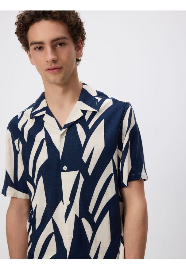 Reserved - Koszula regular z dodatkiem lnu - wielobarwny. Materiał: len