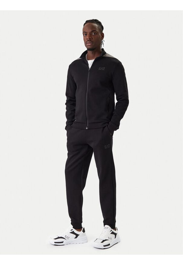 EA7 Emporio Armani Dres 7M001601 AF20845 UC001 Czarny Regular Fit. Kolor: czarny. Materiał: syntetyk, bawełna