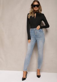 Renee - Niebieskie Jeansy o Fasonie Skinny z Postrzępionymi Nogawkami Quinte. Okazja: na co dzień. Kolor: niebieski. Styl: wizytowy, elegancki, casual #3