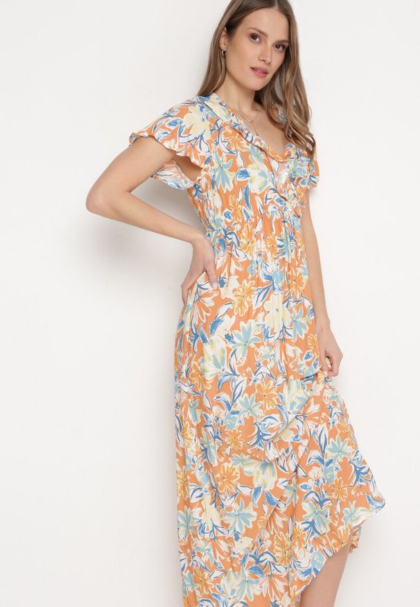 Born2be - Beżowo-Niebieska Sukienka z Wiskozy z Gumką w Pasie z Kopertowym Dekoltem i Falbanką Wondria. Kolor: beżowy. Materiał: wiskoza. Typ sukienki: kopertowe