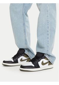 Nike Sneakersy Air Jordan Low 1 553558 092 Biały. Kolor: biały. Materiał: skóra. Model: Nike Air Jordan #5