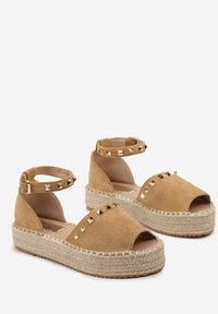 Born2be - Brązowe Sandały Espadryle Peep Toe na Plecionej Platofrmie Ravellia. Nosek buta: otwarty. Kolor: beżowy. Obcas: na platformie