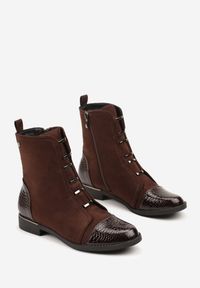 Born2be - Brązowe Botki Vices z Lakierowanymi Wstawkami w Stylu Krokodyla Olitta. Okazja: na spotkanie biznesowe, na spacer. Kolor: brązowy. Materiał: lakier. Styl: biznesowy #3