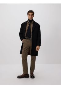 Reserved - Spodnie chino slim z regulacją w pasie - ciemnozielony. Kolor: zielony. Materiał: tkanina, bawełna