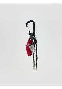Reserved - Brelok z zawieszkami Coca-Cola - czarny. Kolor: czarny. Dodatki: z breloczkiem #1