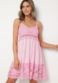 Born2be - Różowa Rozkloszowana Sukienka w Haftowany Wzór Mavironne. Okazja: na imprezę. Kolor: różowy. Wzór: haft. Styl: elegancki #4