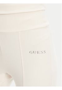 Guess Spodnie dresowe V5RB15 KCD02 Écru Regular Fit. Materiał: syntetyk #3