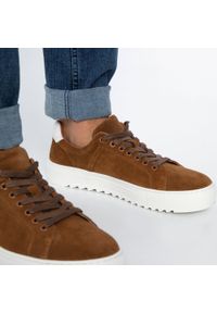 Wittchen - Męskie sneakersy zamszowe na grubej podeszwie brązowe. Okazja: na co dzień. Kolor: brązowy. Materiał: zamsz, skóra #8