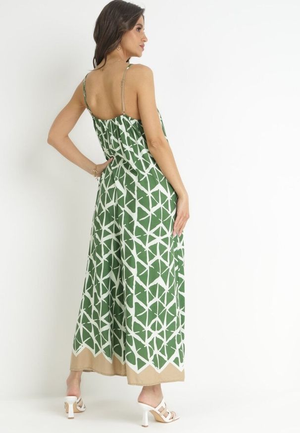 Born2be - Zielony Wzorzysty Kombinezon na Ramiączkach z Długimi Nogawkami z Wiskozy Jarie. Kolor: zielony. Materiał: wiskoza. Długość rękawa: na ramiączkach. Długość: długie. Wzór: geometria. Sezon: wiosna, lato