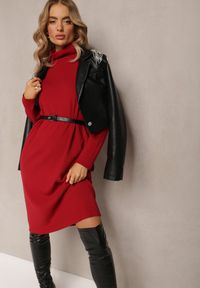 Renee - Bordowa Basic Sukienka Midi ze Sweterkowej Dzianiny z Szerokim Golfem Amille. Typ kołnierza: golf. Kolor: czerwony. Materiał: dzianina. Typ sukienki: proste. Długość: midi #1