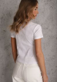 Renee - Biały T-shirt z Bawełny Ozdobiony Sercem z Cyrkonii Amythera. Okazja: na co dzień. Kolor: biały. Materiał: bawełna. Wzór: aplikacja. Styl: sportowy, casual, elegancki #4